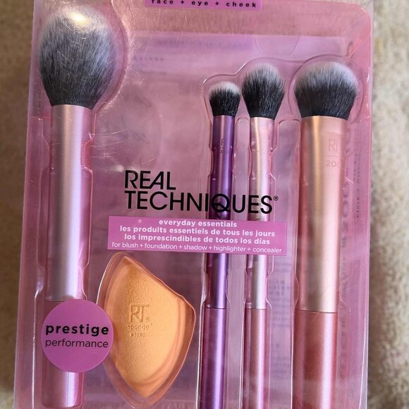 Real Techniques Bundle: Beauty Blender Sponges and Makeup Brushes BRAND NEW - Picture 2 of 7